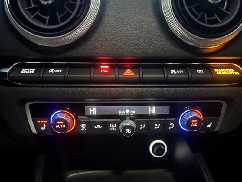 Audi A3 * Progressiv 45 TFSI quattro + SLINE + TOIT PANO!!, снимка 13 - Автомобили и джипове - 52877287