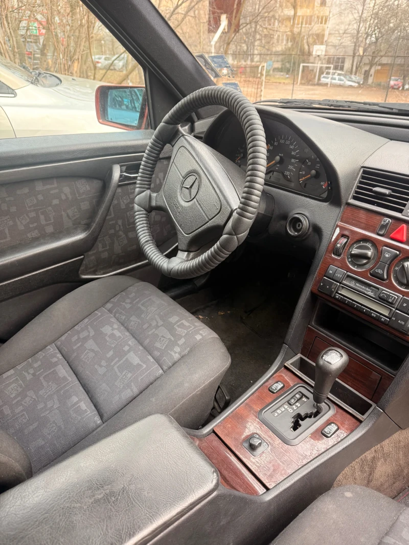 Mercedes-Benz C 220, снимка 3 - Автомобили и джипове - 53166008