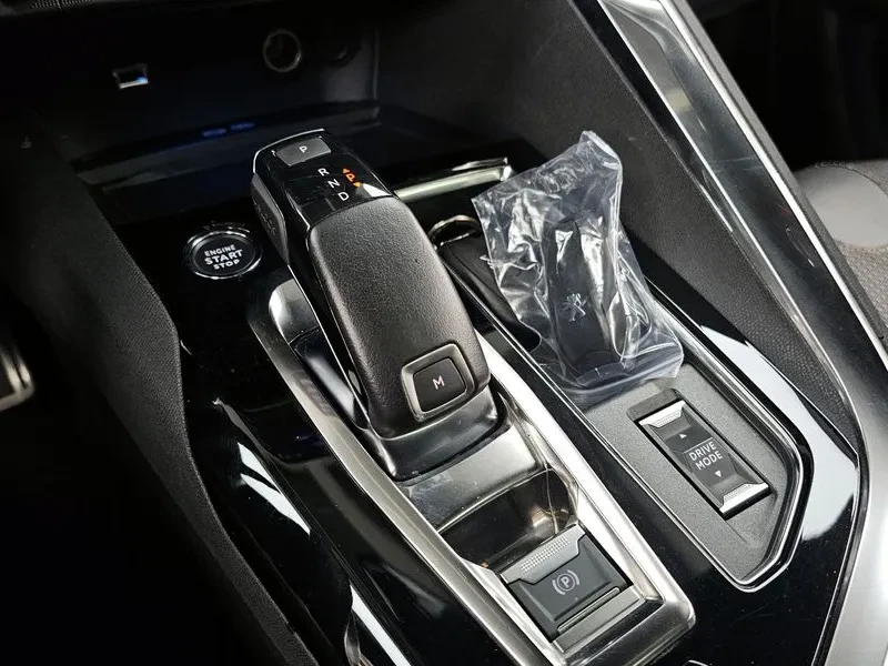 Peugeot 3008 1.2 PURE TECH GT PACK, снимка 9 - Автомобили и джипове - 54956780