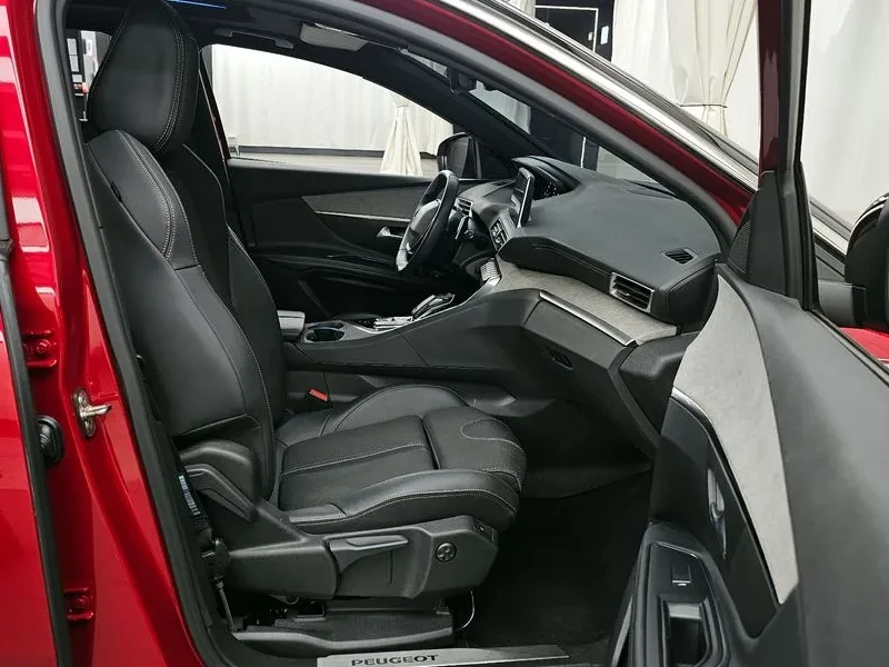 Peugeot 3008 1.2 PURE TECH GT PACK, снимка 11 - Автомобили и джипове - 54956780
