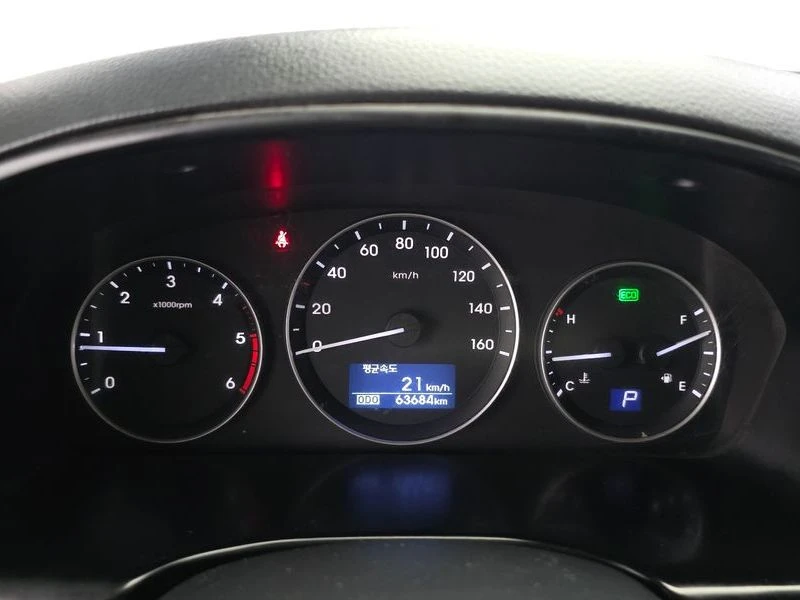 Hyundai Starex 2.5 Automatic, снимка 8 - Автомобили и джипове - 55948761