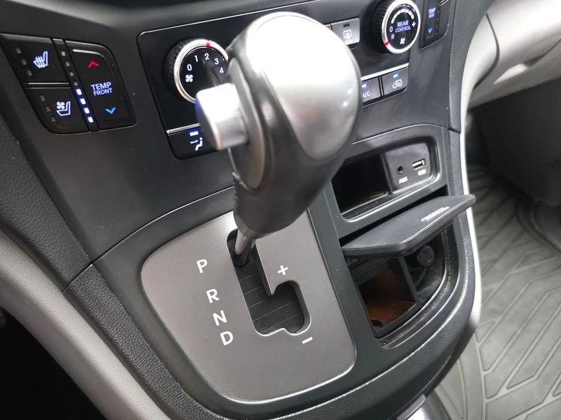 Hyundai Starex 2.5 Automatic, снимка 9 - Автомобили и джипове - 55948761