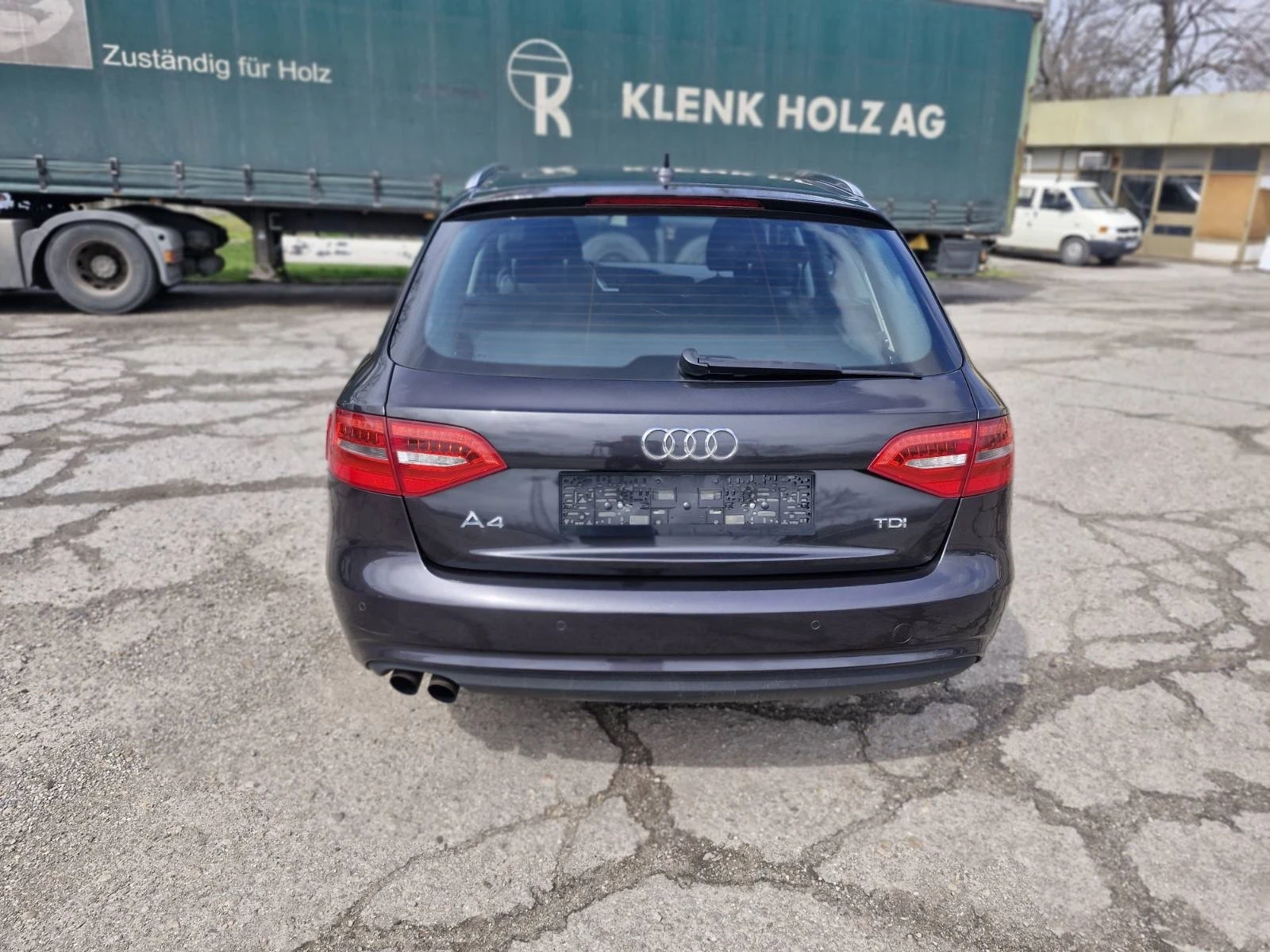 Audi A4 2.0 TDI FACELIFT , снимка 6 - Автомобили и джипове - 54007476