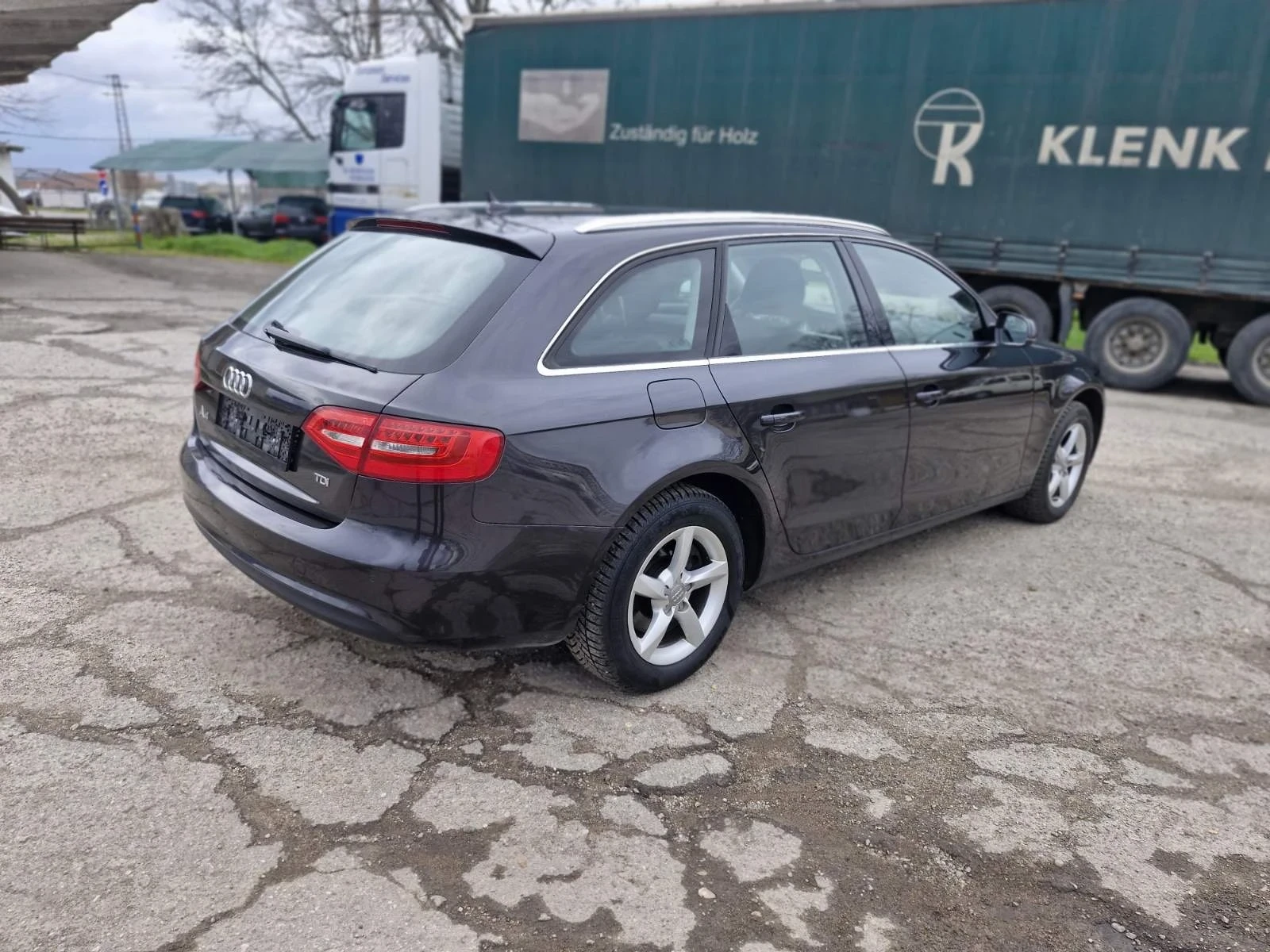 Audi A4 2.0 TDI FACELIFT , снимка 5 - Автомобили и джипове - 54007476