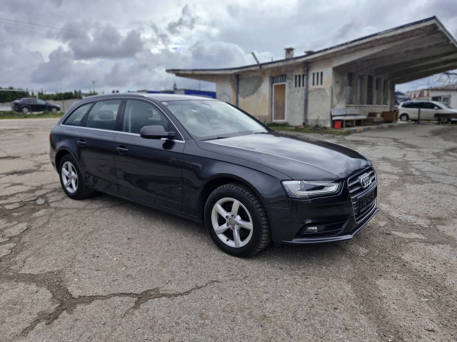 Audi A4 2.0 TDI FACELIFT , снимка 3 - Автомобили и джипове - 54007476