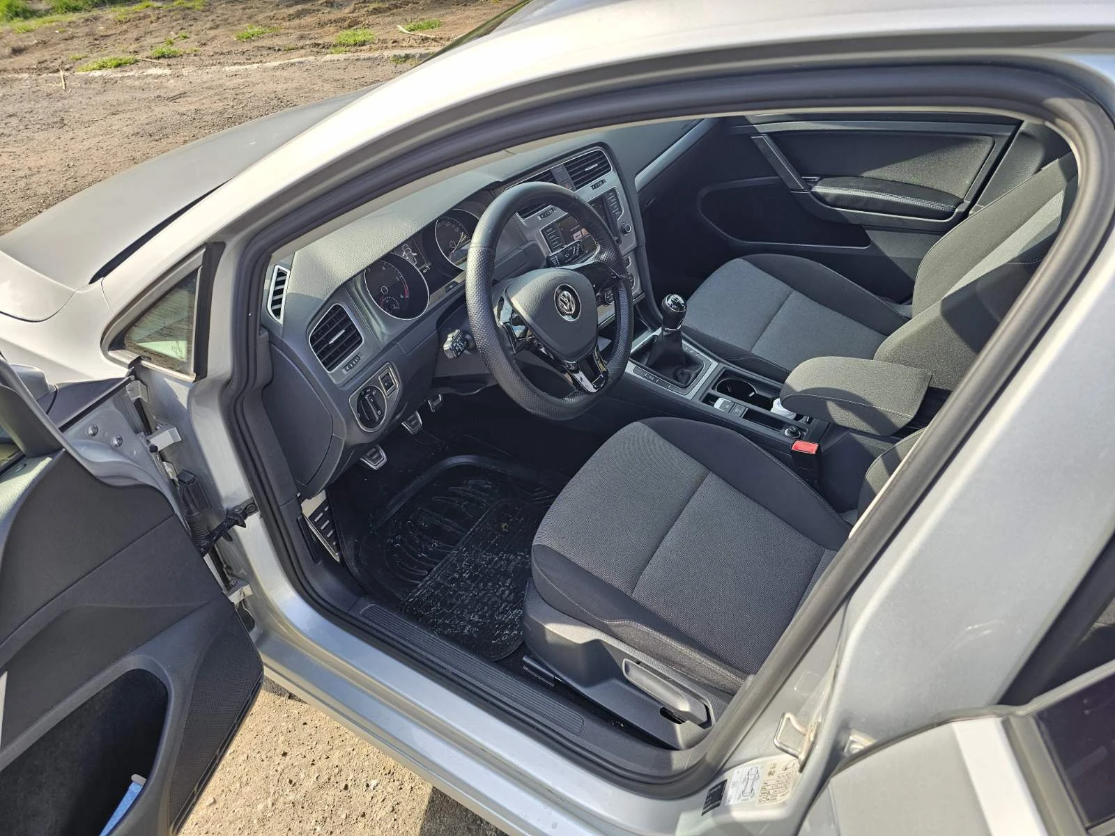 VW Golf 1.6 TDI , снимка 10 - Автомобили и джипове - 54305174
