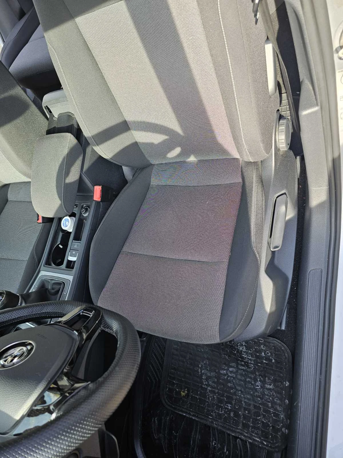 VW Golf 1.6 TDI , снимка 11 - Автомобили и джипове - 54305174