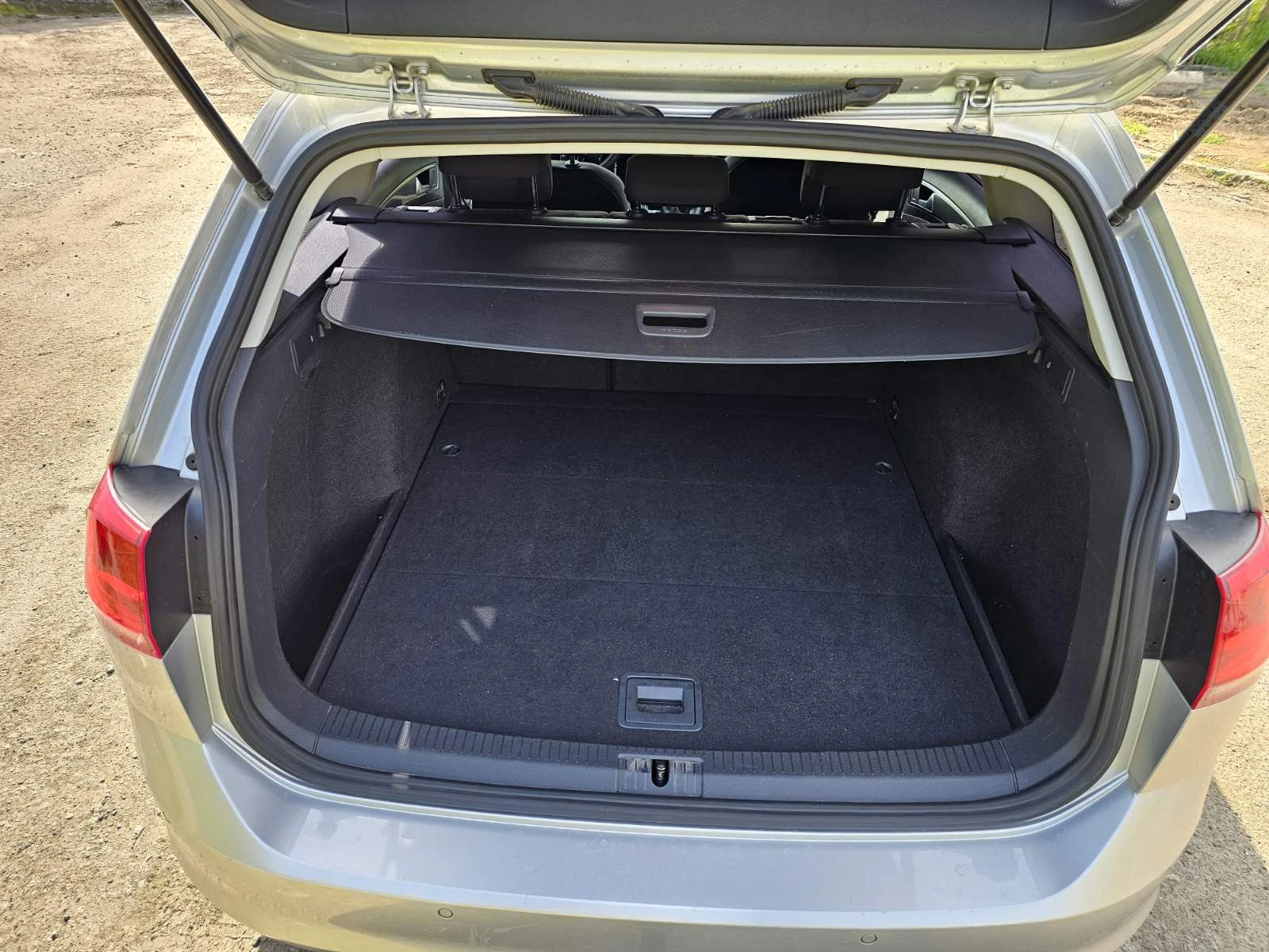 VW Golf 1.6 TDI , снимка 6 - Автомобили и джипове - 54305174