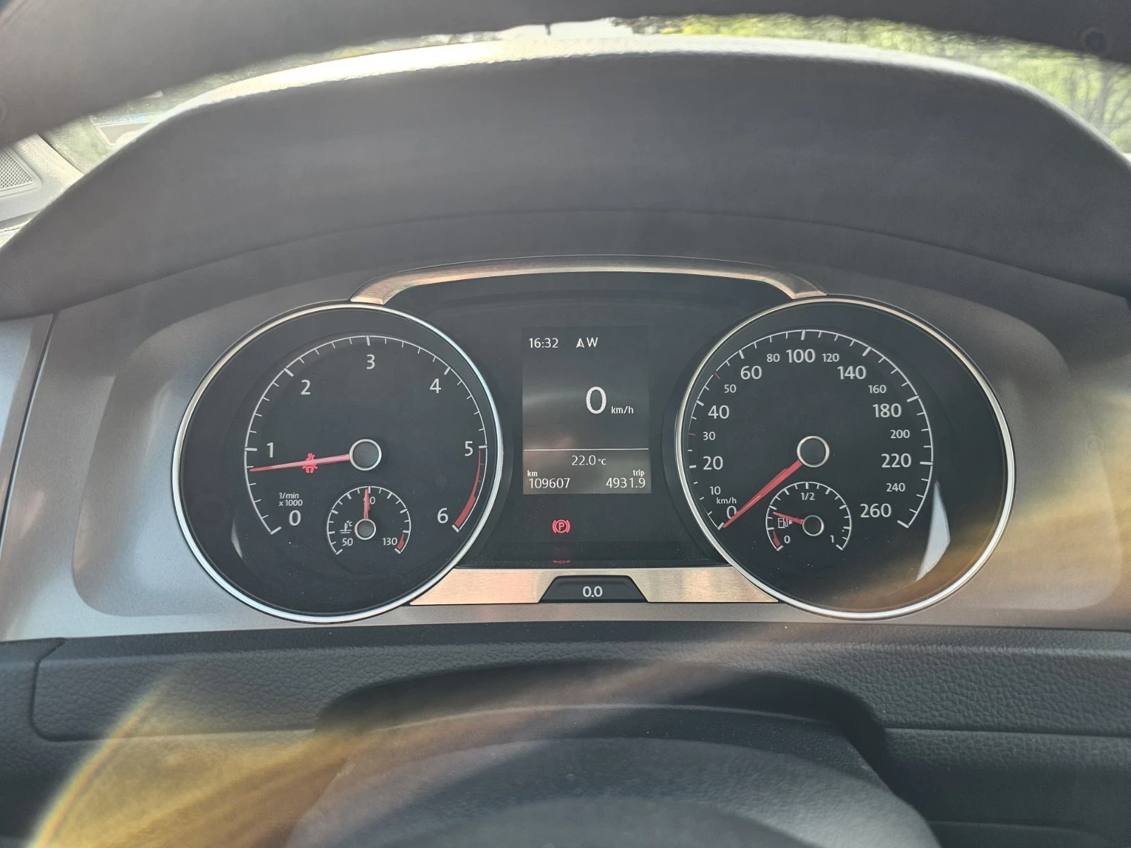 VW Golf 1.6 TDI , снимка 15 - Автомобили и джипове - 54305174