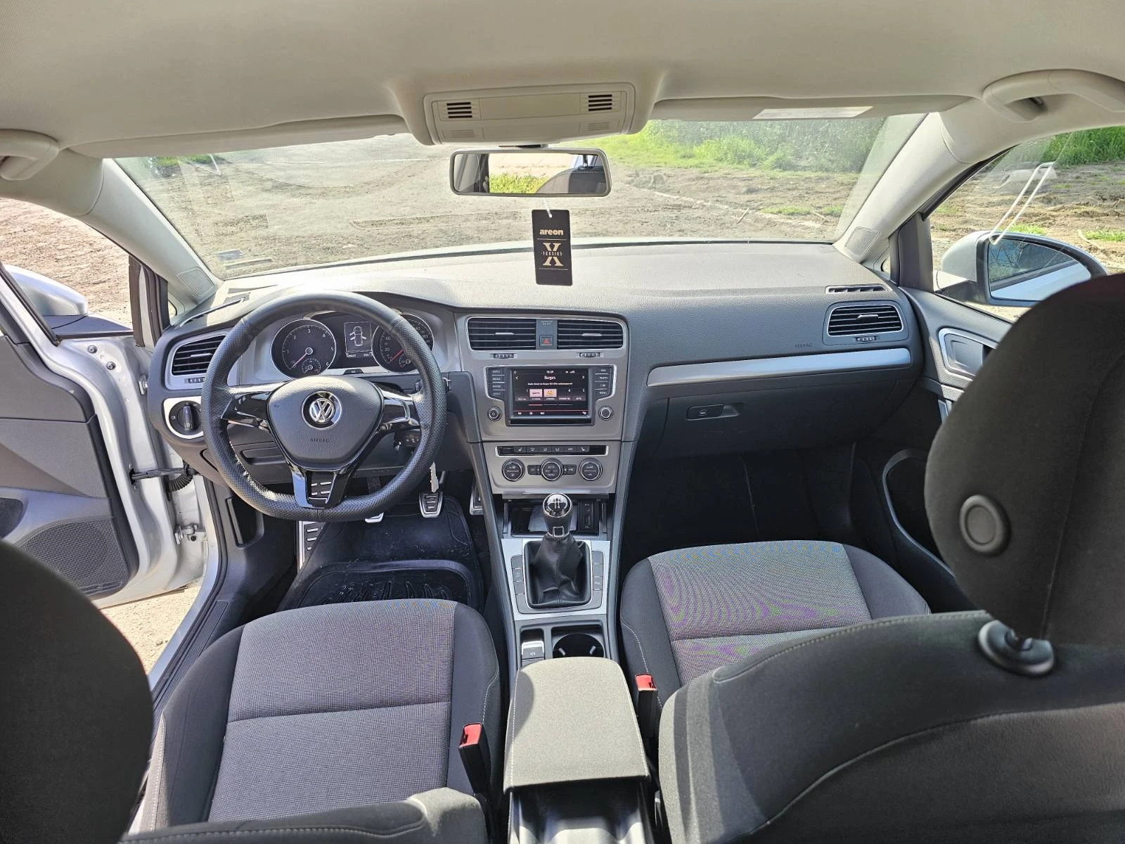 VW Golf 1.6 TDI , снимка 9 - Автомобили и джипове - 54305174