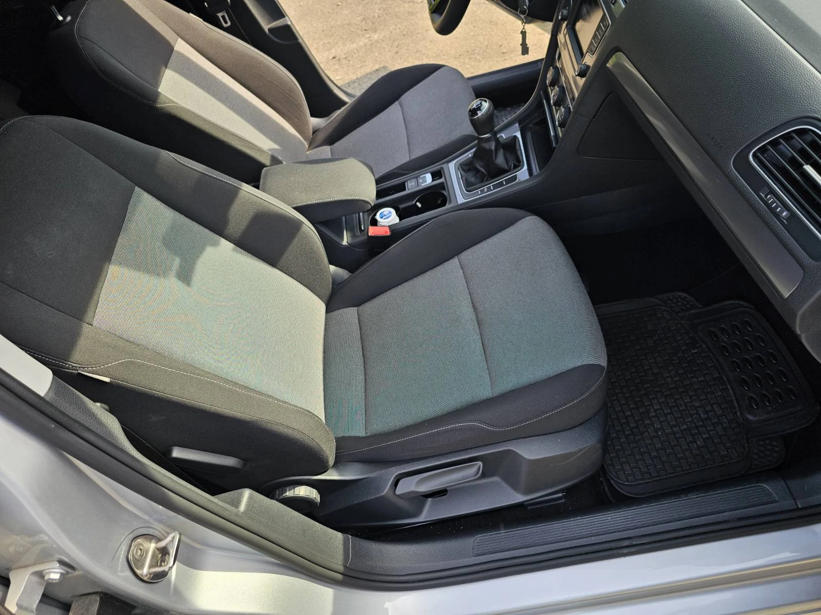 VW Golf 1.6 TDI , снимка 12 - Автомобили и джипове - 54305174