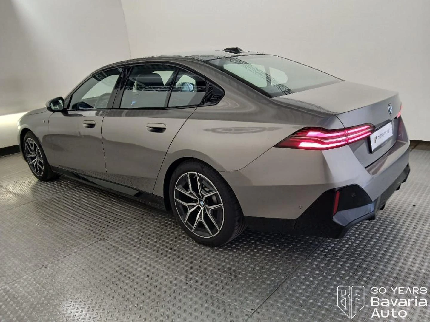 BMW 520 d xDrive M Sport Paket, снимка 2 - Автомобили и джипове - 55153123