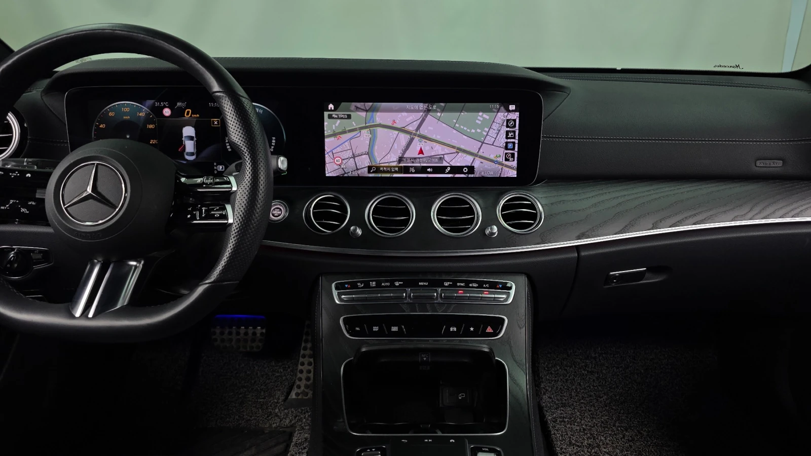 Mercedes-Benz E 220 4MATIC | AMG Line | HUD | 360, снимка 5 - Автомобили и джипове - 55171927