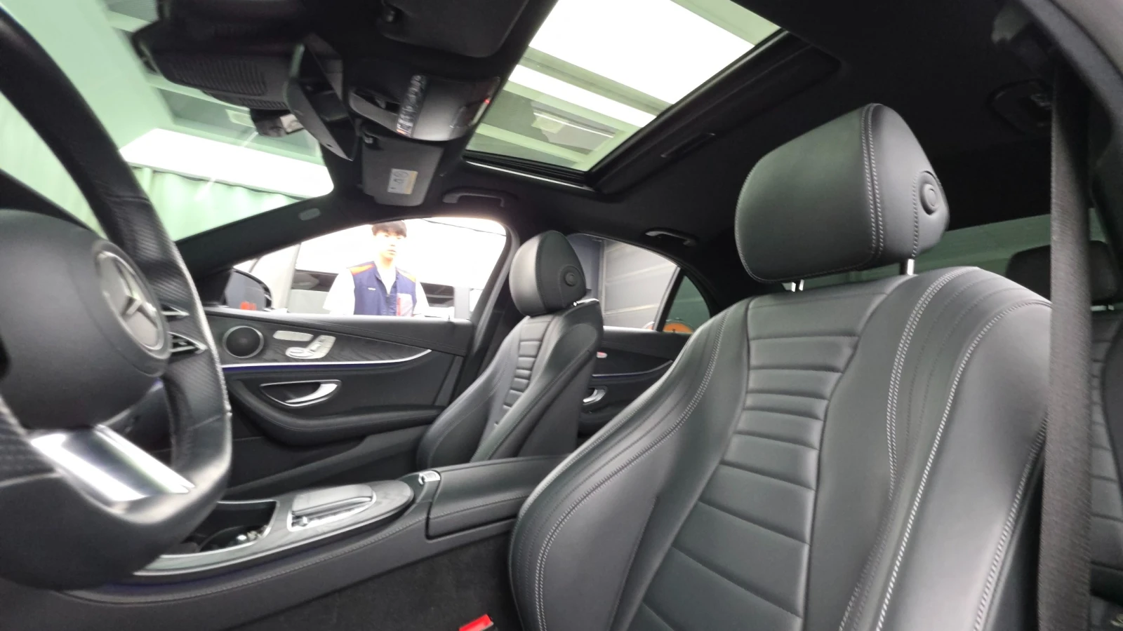 Mercedes-Benz E 220 4MATIC | AMG Line | HUD | 360, снимка 8 - Автомобили и джипове - 55171927