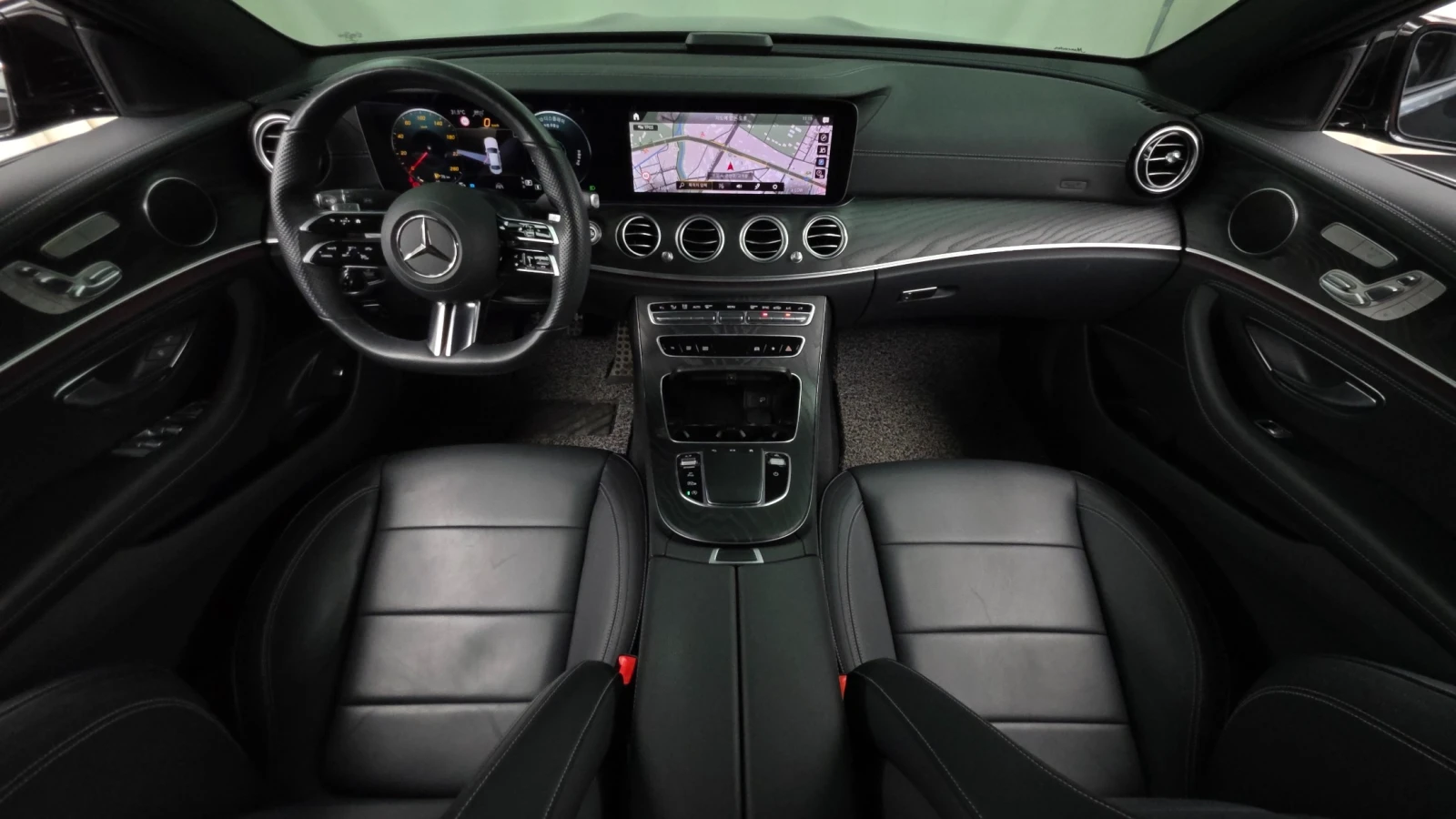 Mercedes-Benz E 220 4MATIC | AMG Line | HUD | 360, снимка 4 - Автомобили и джипове - 55171927