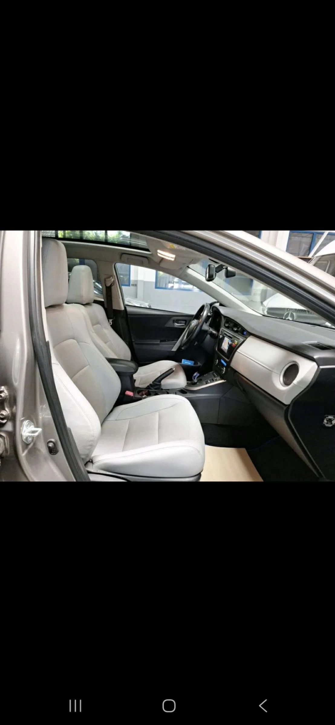 Toyota Auris 1.8 Hybrid, снимка 6 - Автомобили и джипове - 55218091