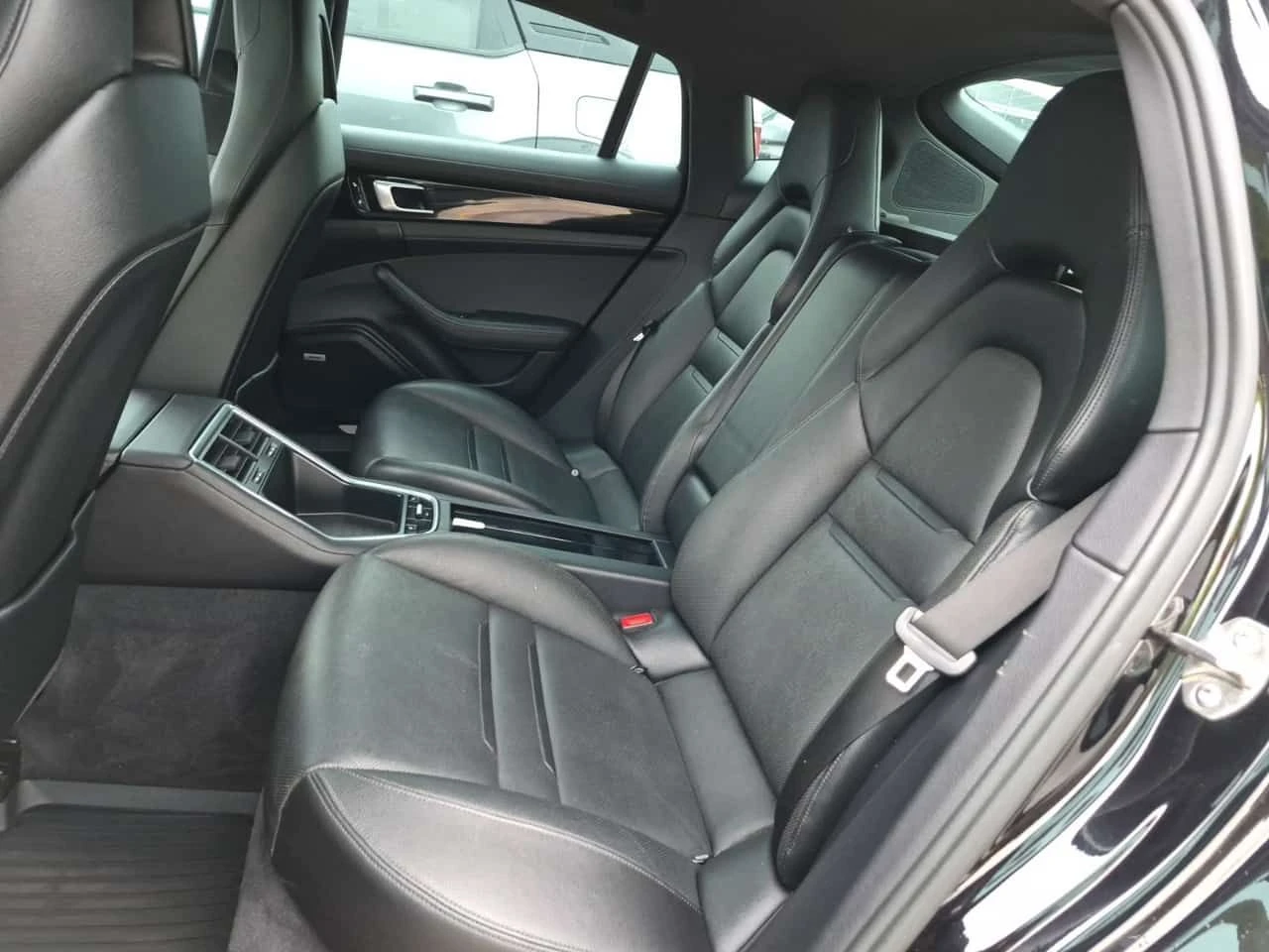 Porsche Panamera 4  CARFAX, снимка 12 - Автомобили и джипове - 55381015