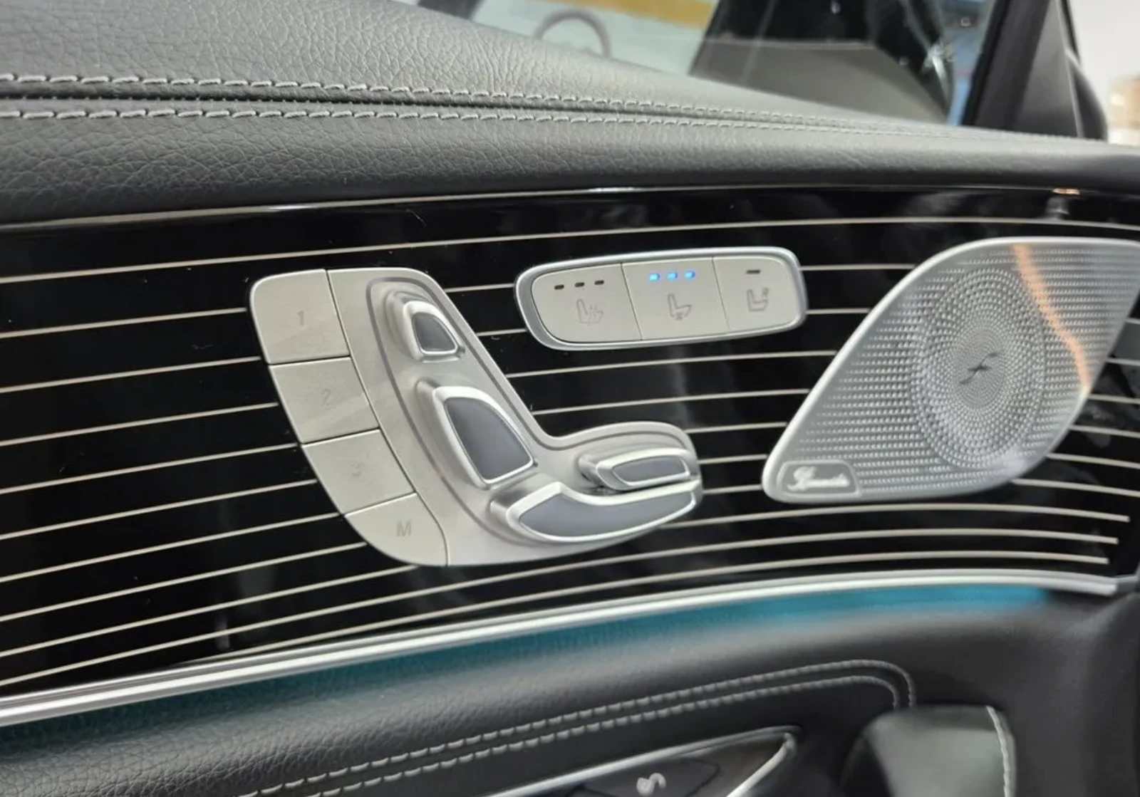 Mercedes-Benz CLS 450 63 AMG STYLE / BURMESTER / HUD / ПАНОРАМА / CARBON, снимка 6 - Автомобили и джипове - 55434405