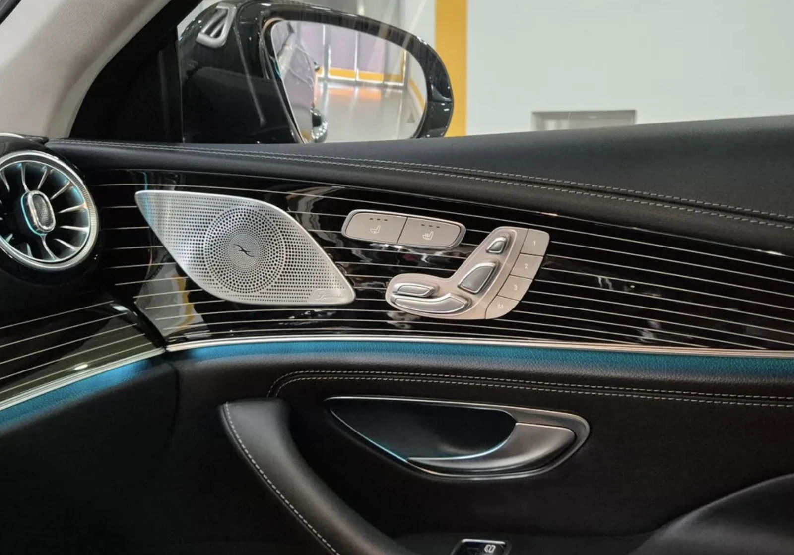 Mercedes-Benz CLS 450 63 AMG STYLE / BURMESTER / HUD / ПАНОРАМА / CARBON, снимка 14 - Автомобили и джипове - 55434405