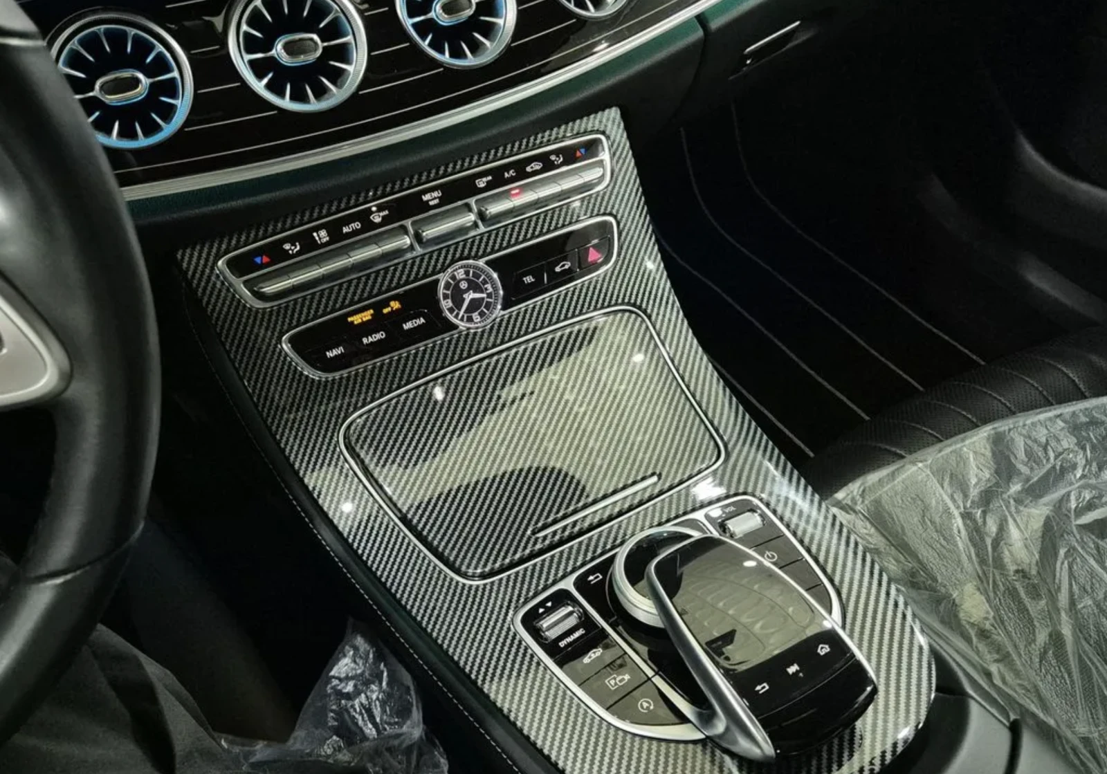 Mercedes-Benz CLS 450 63 AMG STYLE / BURMESTER / HUD / ПАНОРАМА / CARBON, снимка 12 - Автомобили и джипове - 55434405
