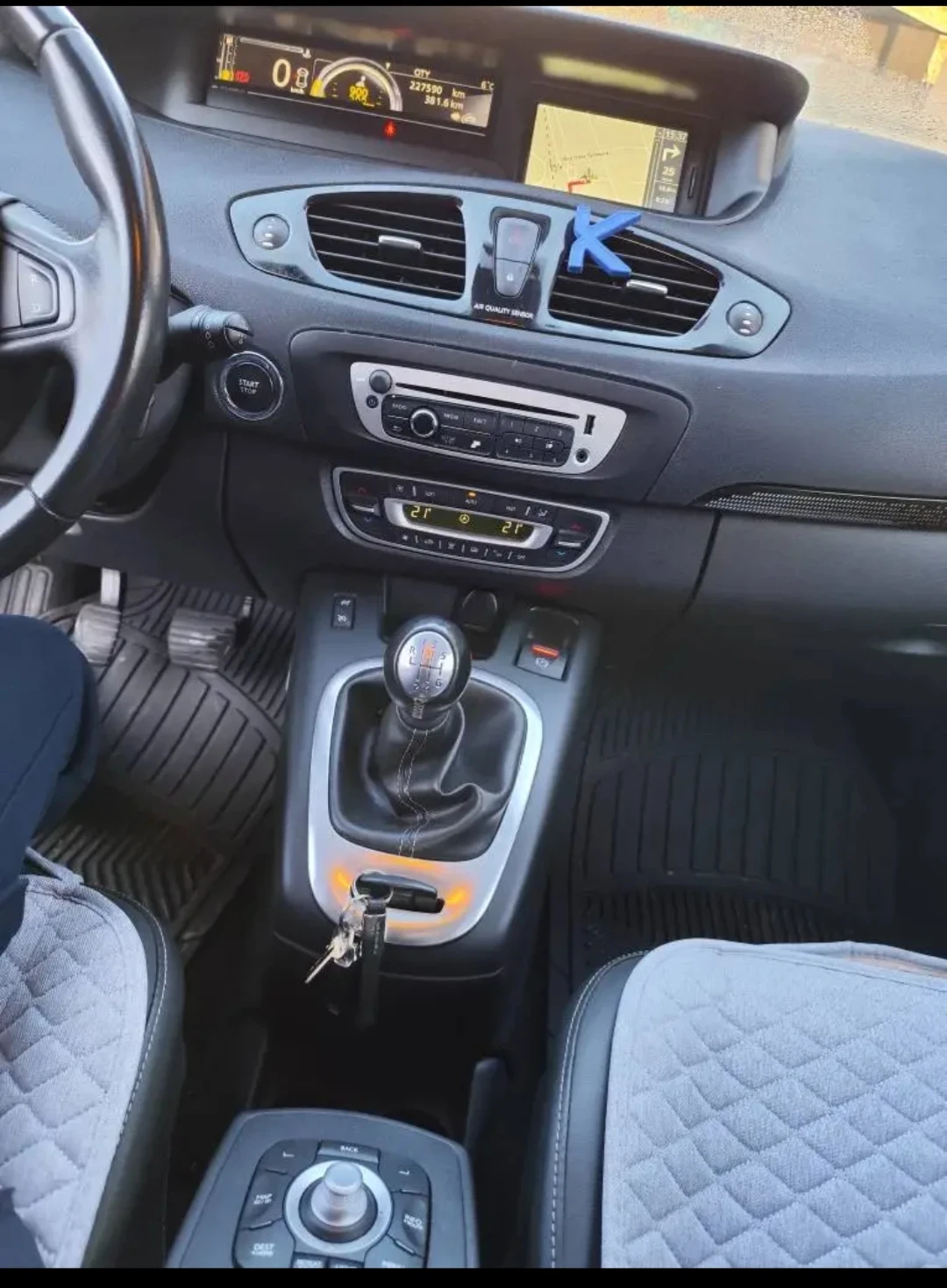 Renault Scenic 1.2 tce, снимка 6 - Автомобили и джипове - 55661378