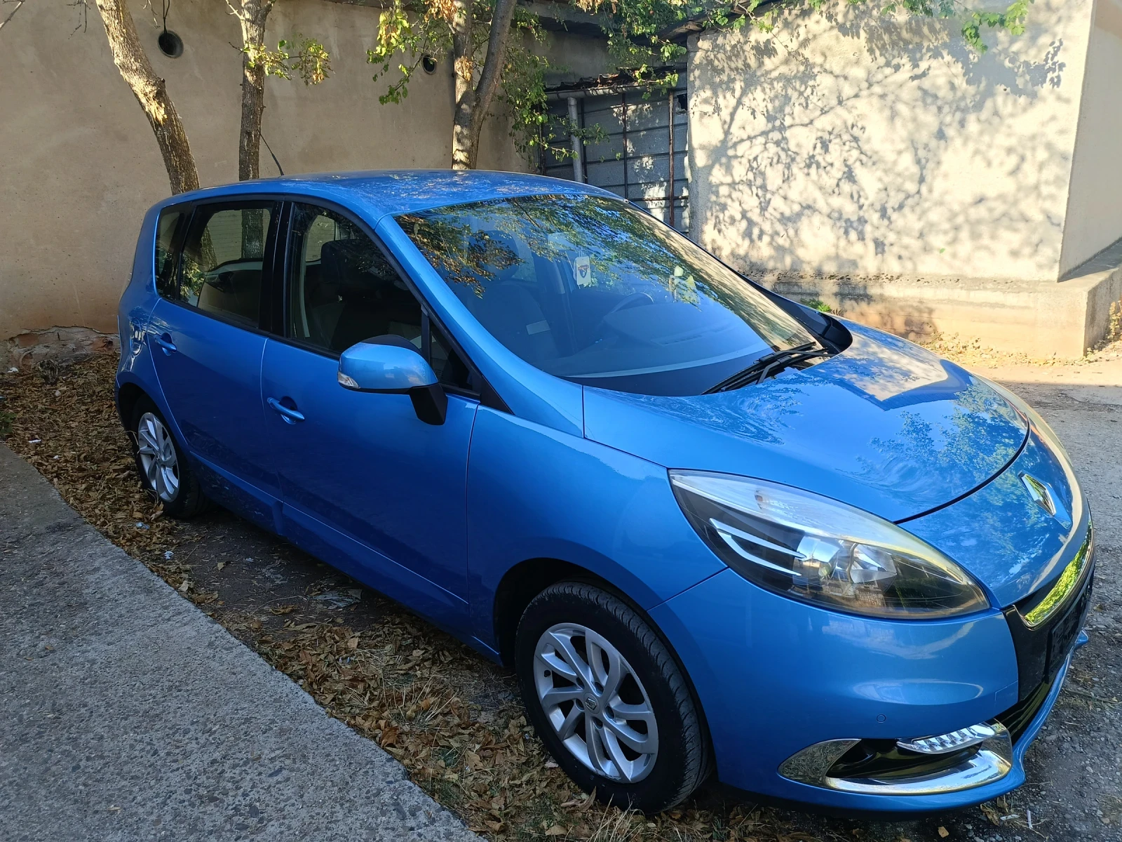 Renault Scenic 1.2 tce, снимка 5 - Автомобили и джипове - 55661378