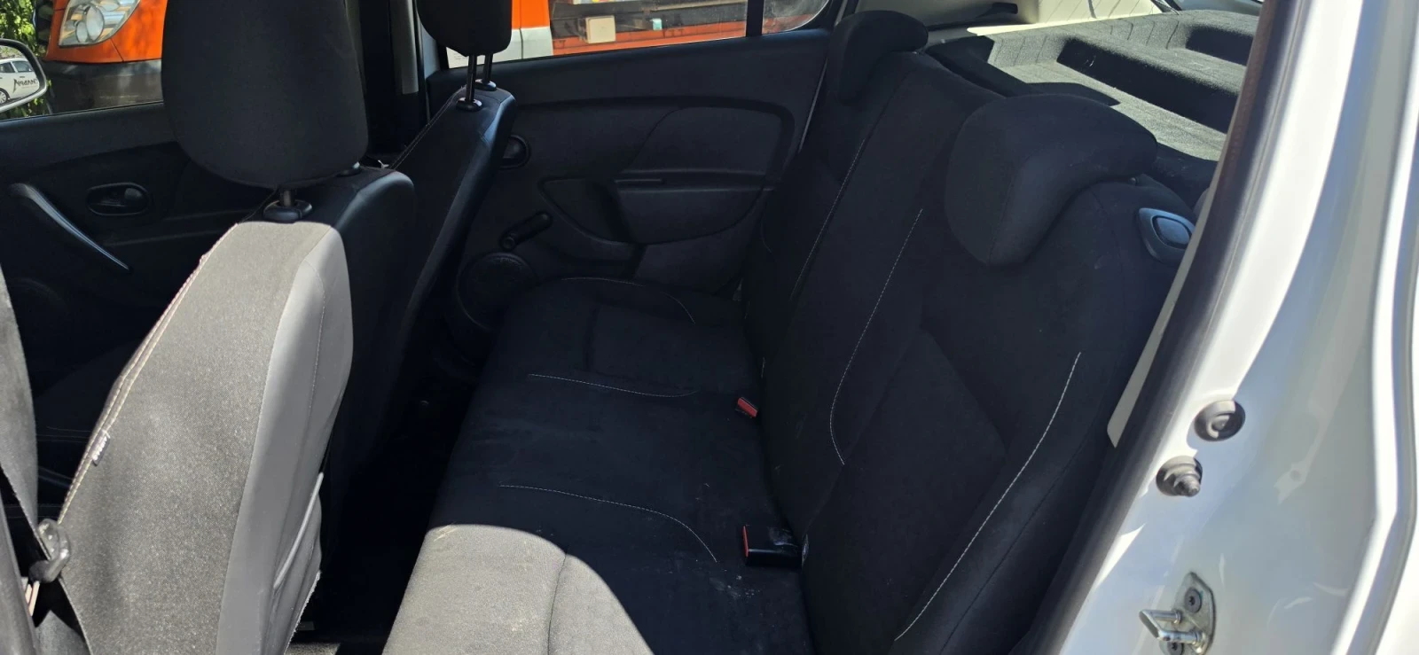 Dacia Sandero 1.5 dci, снимка 7 - Автомобили и джипове - 55748637