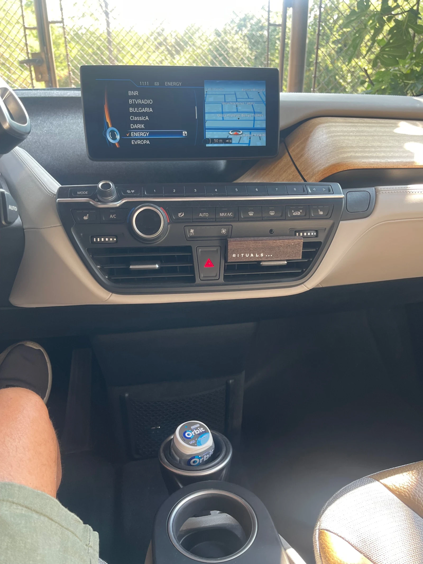 BMW i3 60ah термопомпа, подгрев, самопаркиране , снимка 14 - Автомобили и джипове - 55838398