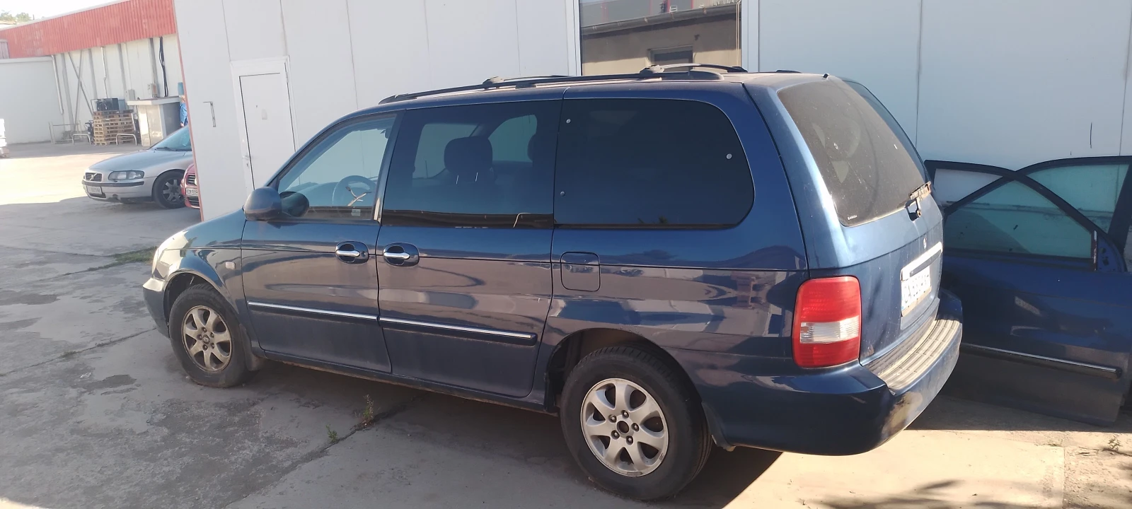 Kia Carnival 2.9 CRDI, снимка 2 - Автомобили и джипове - 56093957