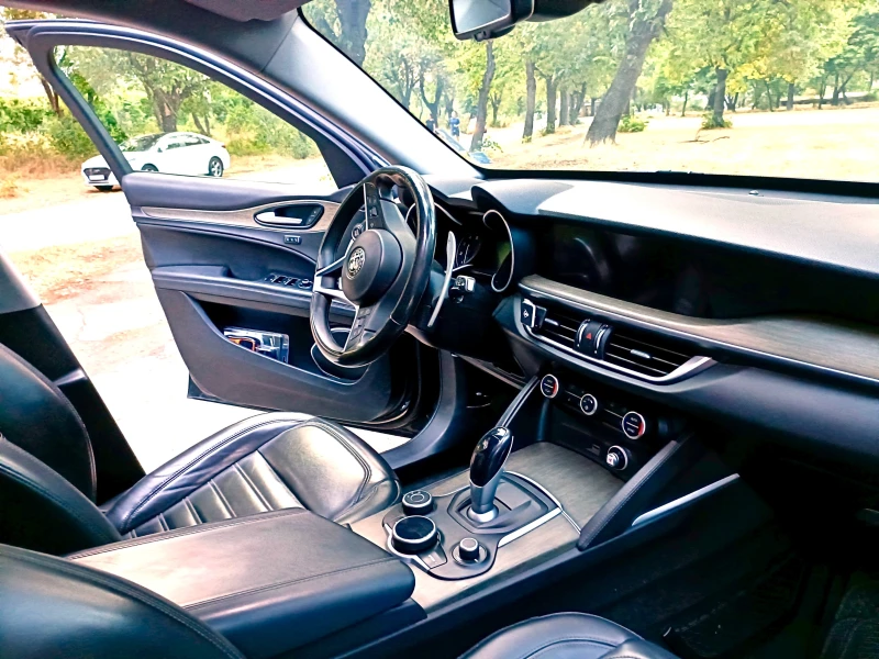 Alfa Romeo Stelvio 280 Hp Panorama 4x4, снимка 15 - Автомобили и джипове - 52243409