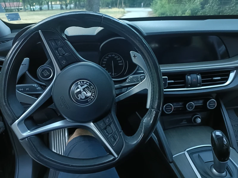 Alfa Romeo Stelvio 280 Hp Panorama 4x4, снимка 12 - Автомобили и джипове - 52243409