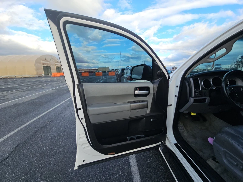 Toyota Sequoia LIMITED* 5.7* V8* ПОДГРЕВ* КАМЕРА* КЕЙЛЕС, снимка 10 - Автомобили и джипове - 53031302