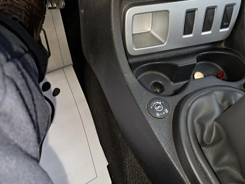 Dacia Duster 1.6 I 105 KS GPL LAUREATE, снимка 11 - Автомобили и джипове - 53202724