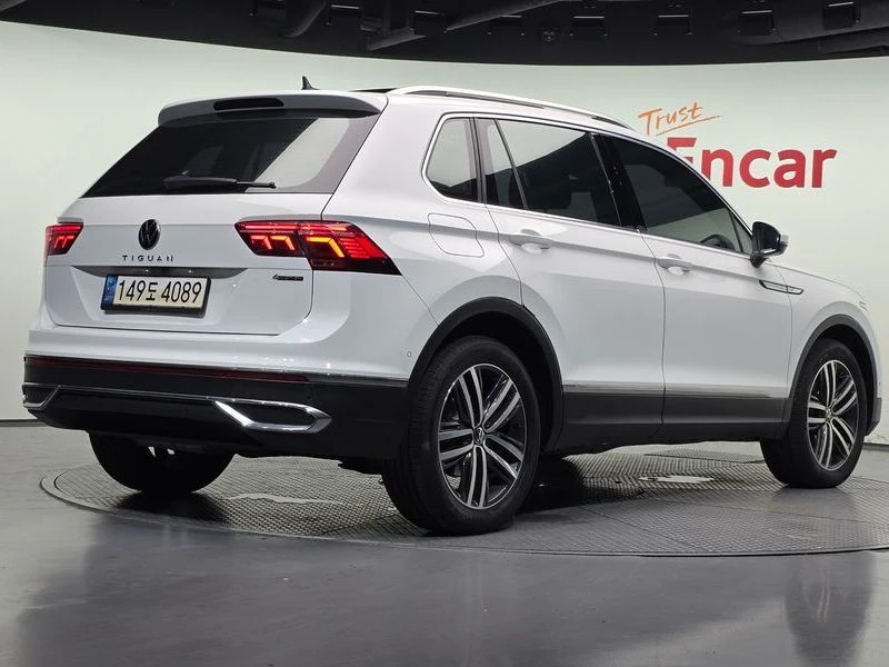 VW Tiguan 2.0 TDI 4Motion Prestige| 150к.с., снимка 2 - Автомобили и джипове - 56199869