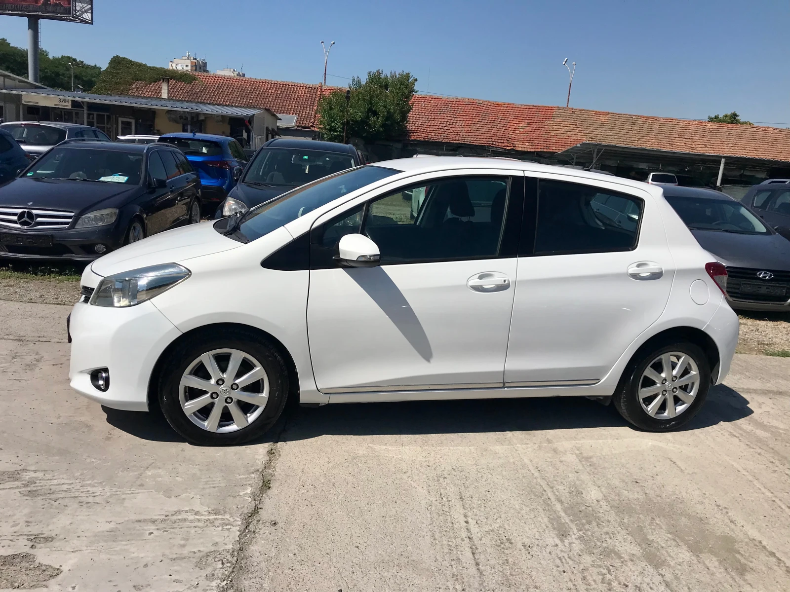 Toyota Yaris 1.4d-90kc.-2014g., снимка 4 - Автомобили и джипове - 53952181