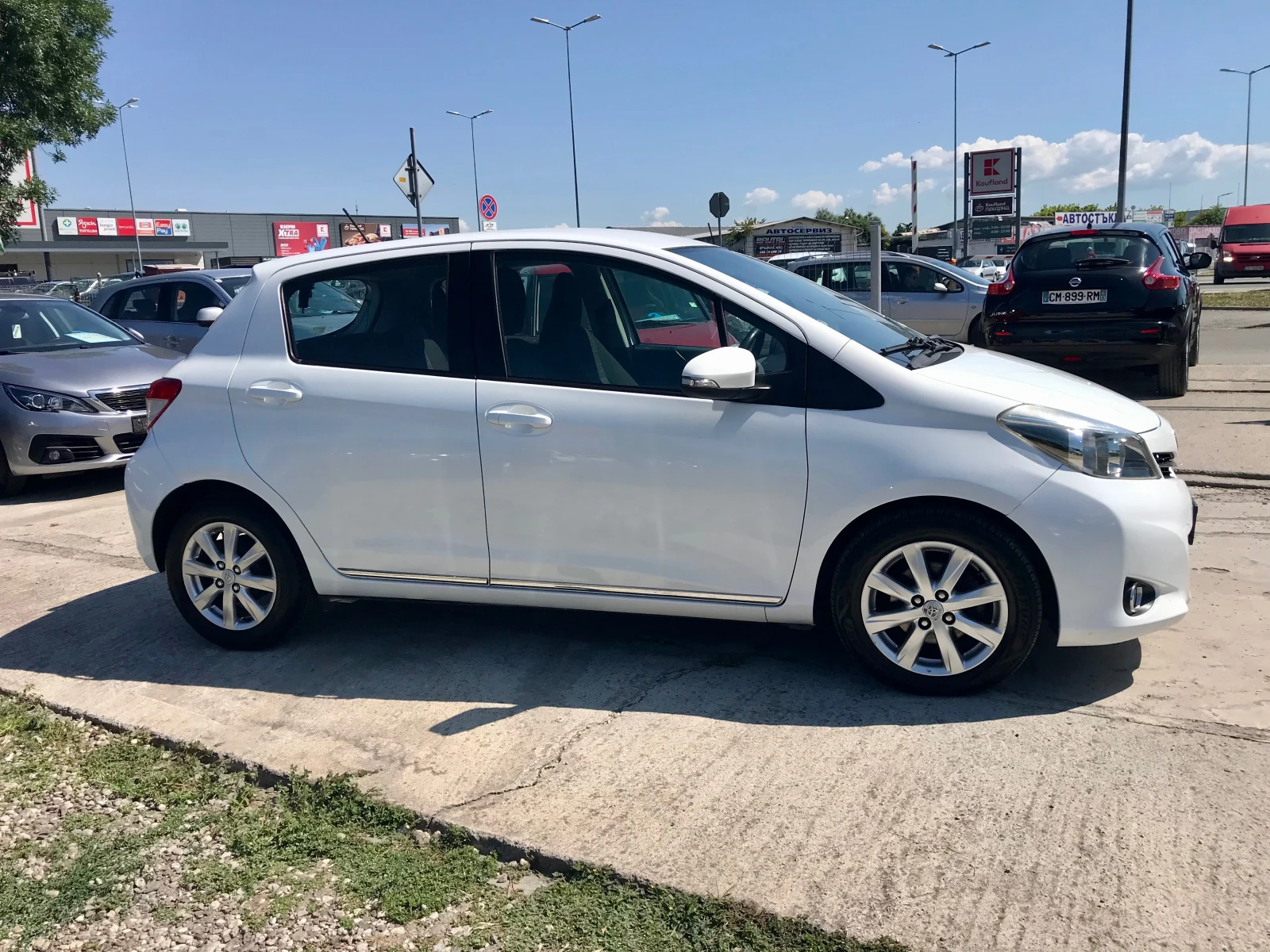 Toyota Yaris 1.4d-90kc.-2014g., снимка 8 - Автомобили и джипове - 53952181