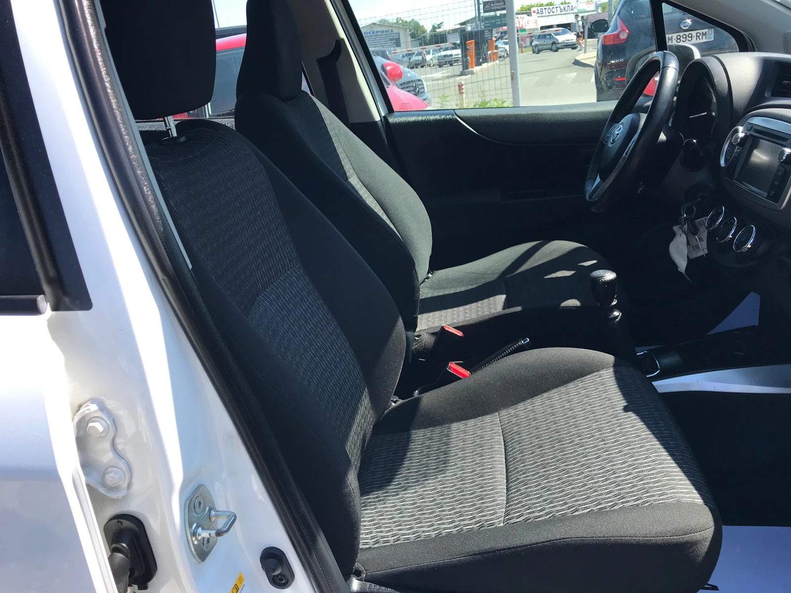 Toyota Yaris 1.4d-90kc.-2014g., снимка 9 - Автомобили и джипове - 53952181