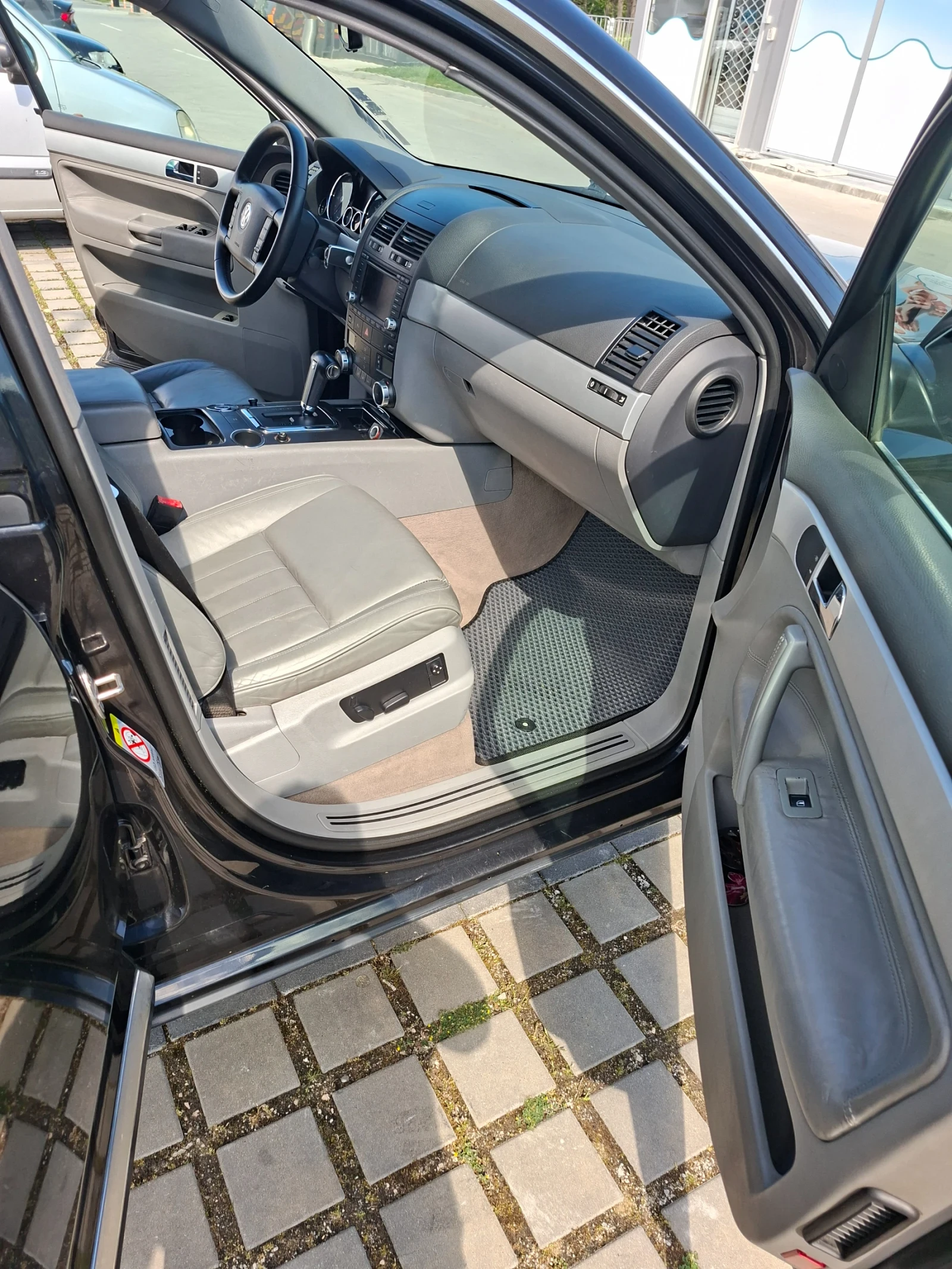 VW Touareg 3.0 TDI. , снимка 8 - Автомобили и джипове - 54285658