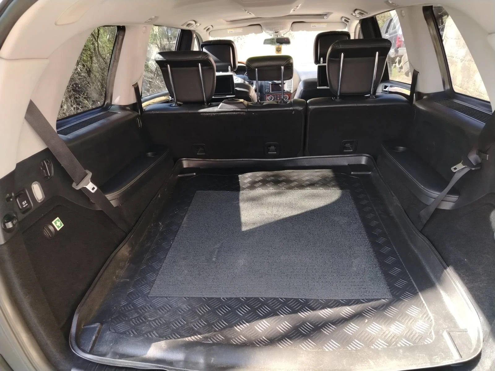 Mercedes-Benz GL 550, снимка 12 - Автомобили и джипове - 54313930