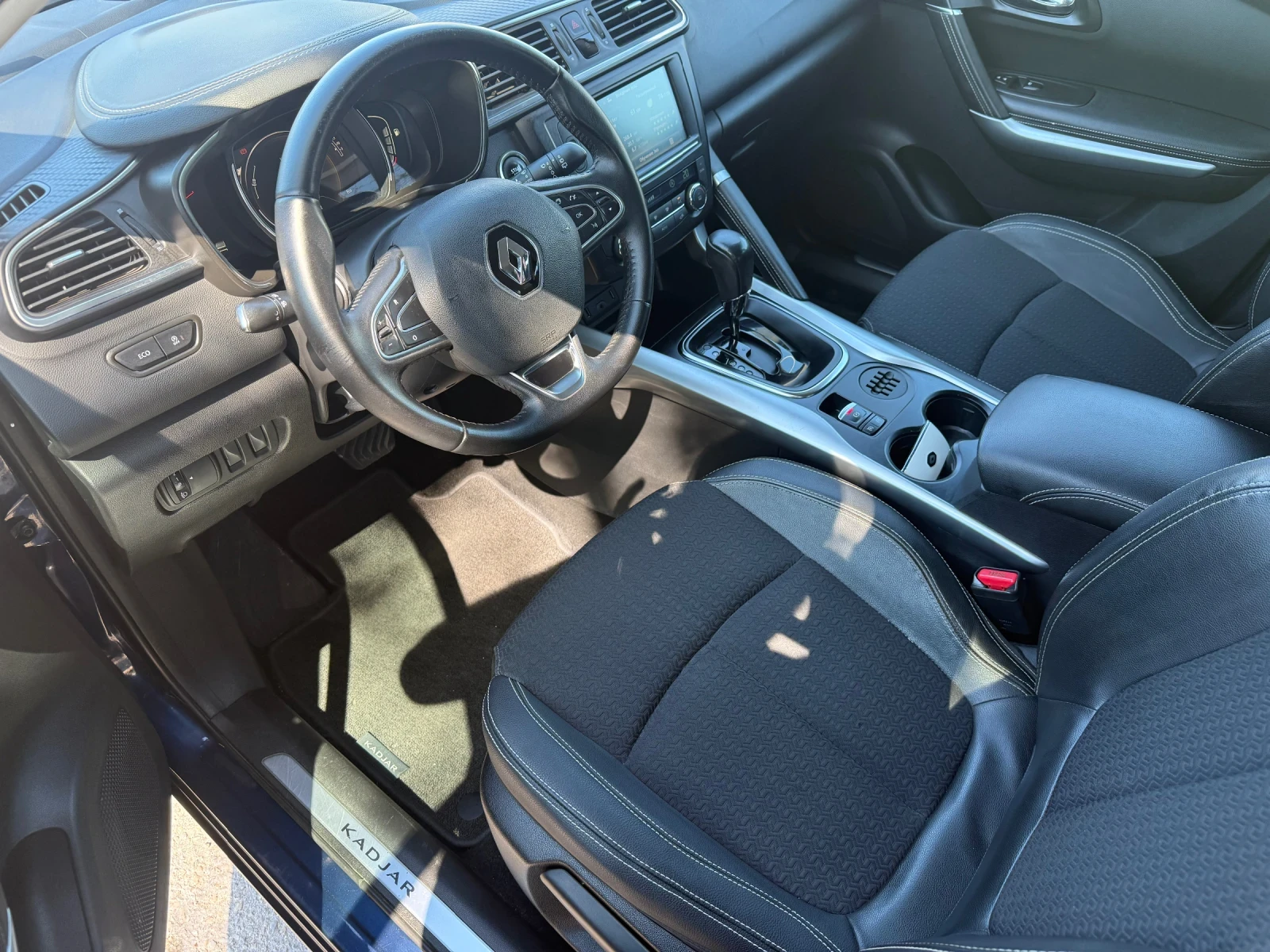 Renault Kadjar Автоматик, снимка 9 - Автомобили и джипове - 54598348