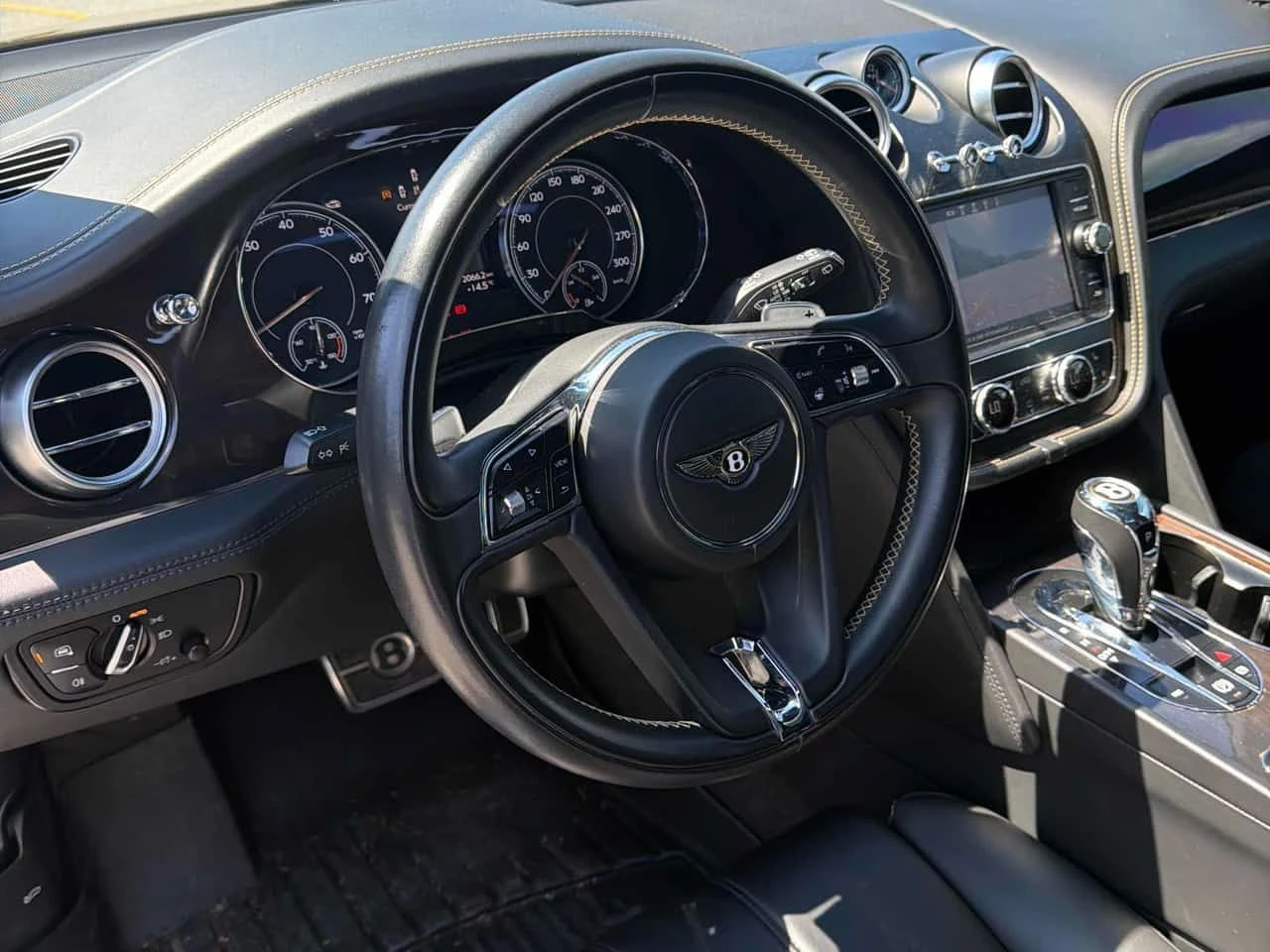 Bentley Bentayga V8| PANO| 360| CARFAX| , снимка 7 - Автомобили и джипове - 54791731