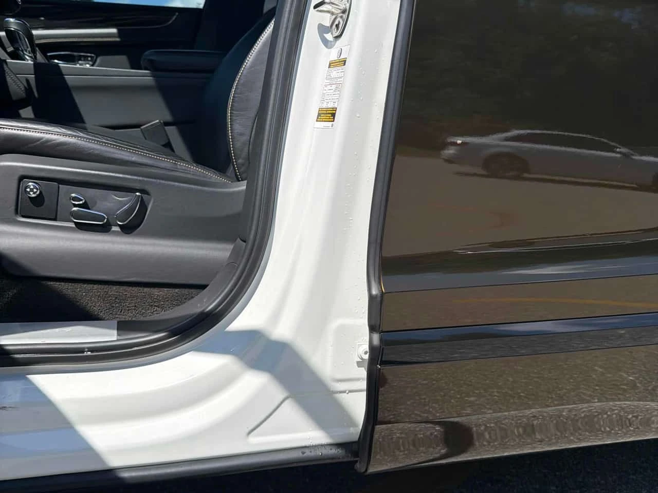 Bentley Bentayga V8| PANO| 360| CARFAX| , снимка 13 - Автомобили и джипове - 54791731