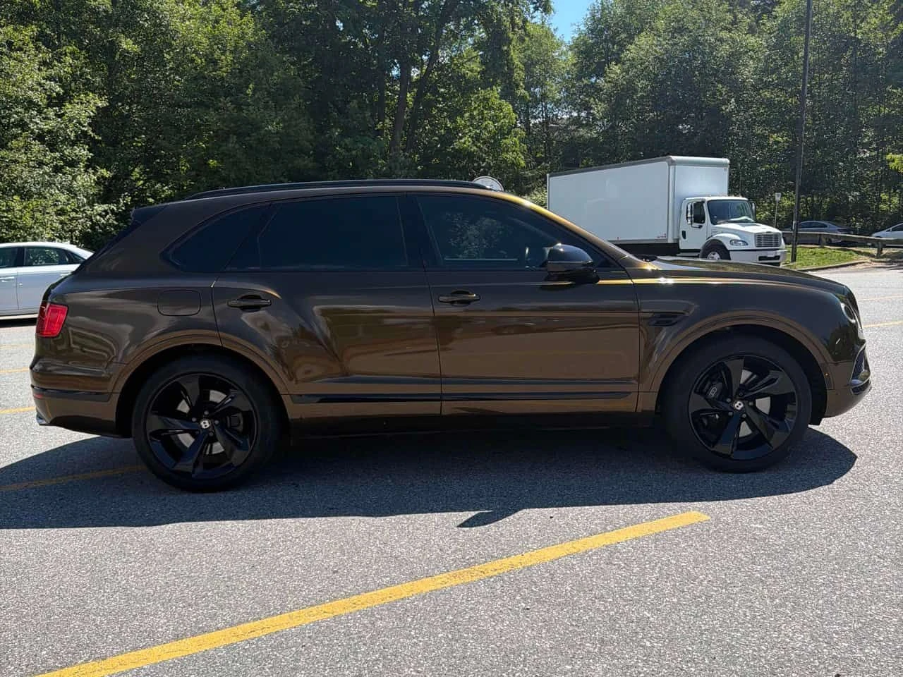 Bentley Bentayga V8| PANO| 360| CARFAX| , снимка 3 - Автомобили и джипове - 54791731