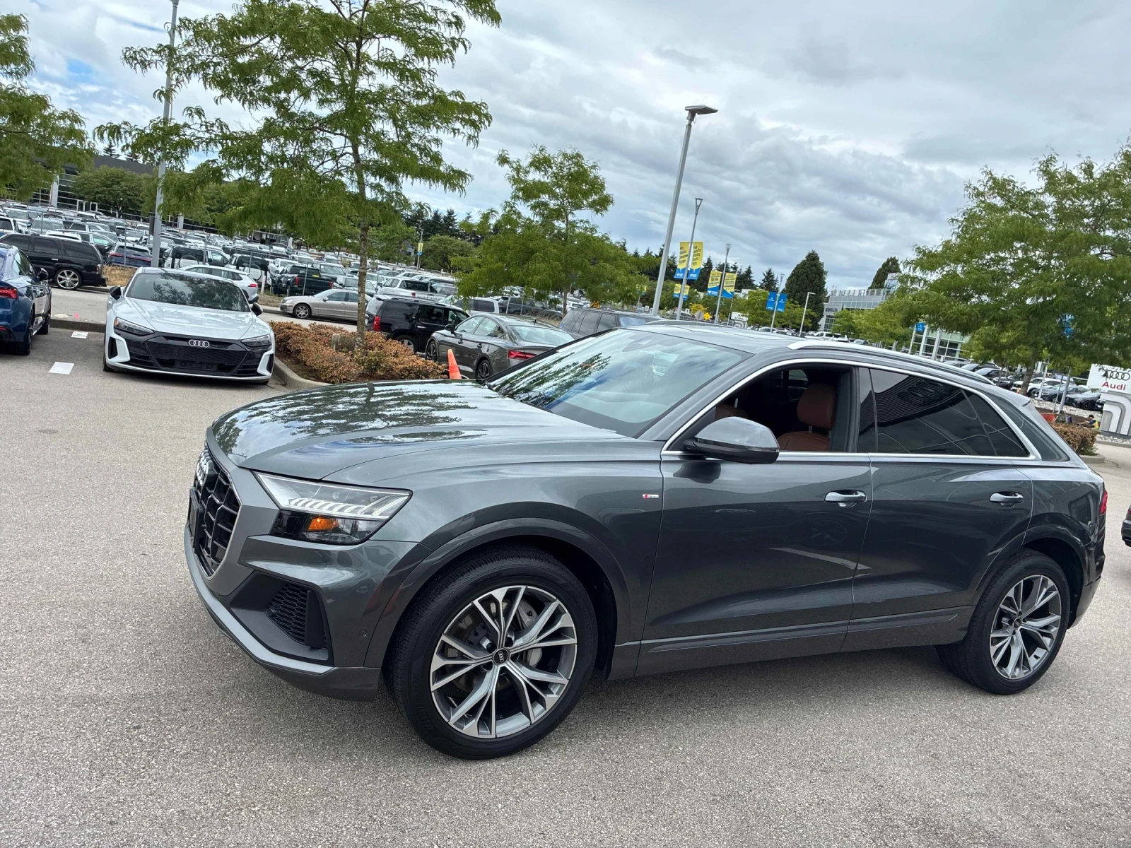 Audi Q8 3.0L FULL* PROGRESSIV PACK / CARFAX, снимка 3 - Автомобили и джипове - 54842510