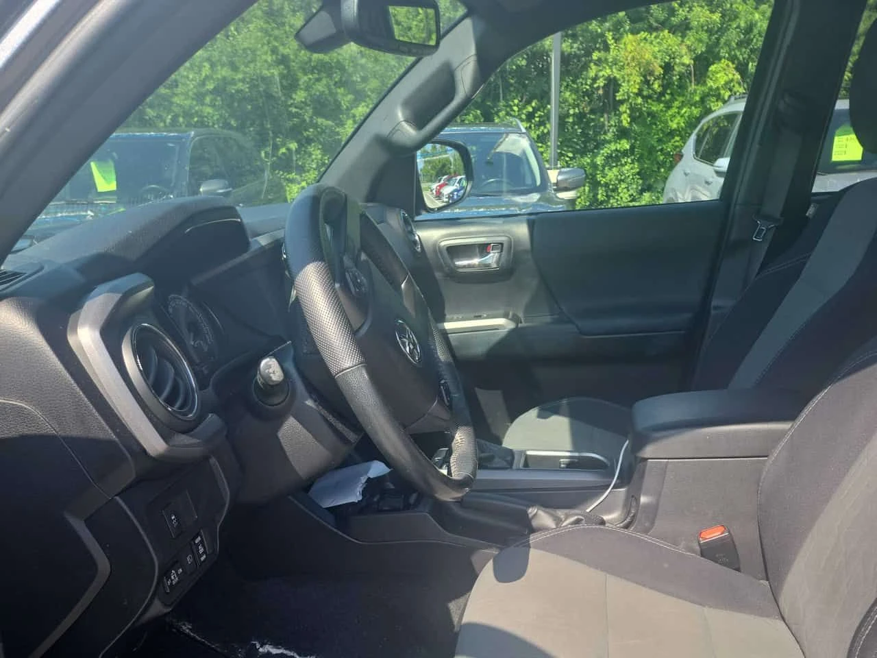 Toyota Tacoma * 4x4 Double Cab SB * CARFAX * ОПЦИЯ ЗА ФИНАНСИРАН, снимка 5 - Автомобили и джипове - 55326837