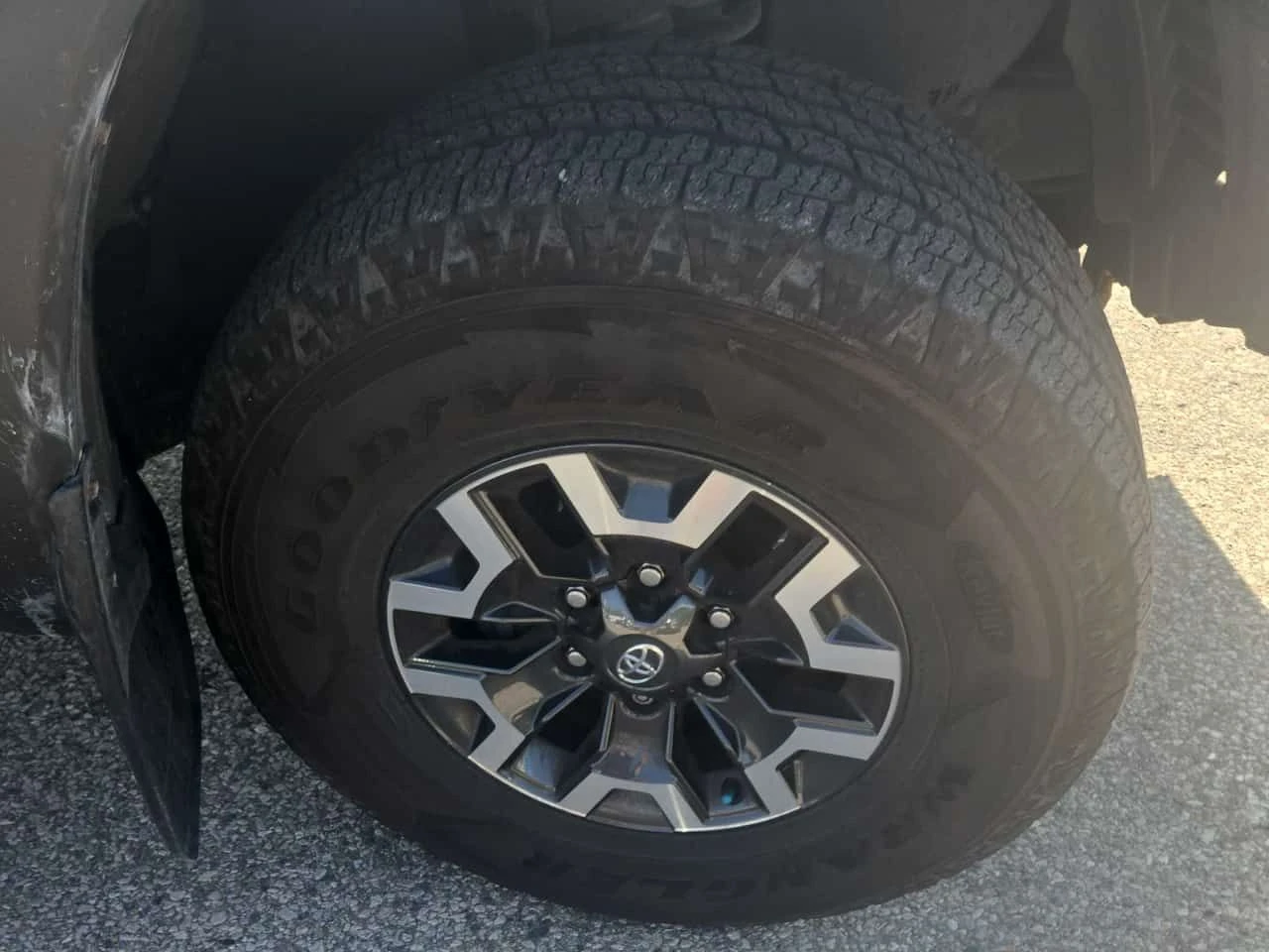 Toyota Tacoma * 4x4 Double Cab SB * CARFAX * ОПЦИЯ ЗА ФИНАНСИРАН, снимка 16 - Автомобили и джипове - 55326837