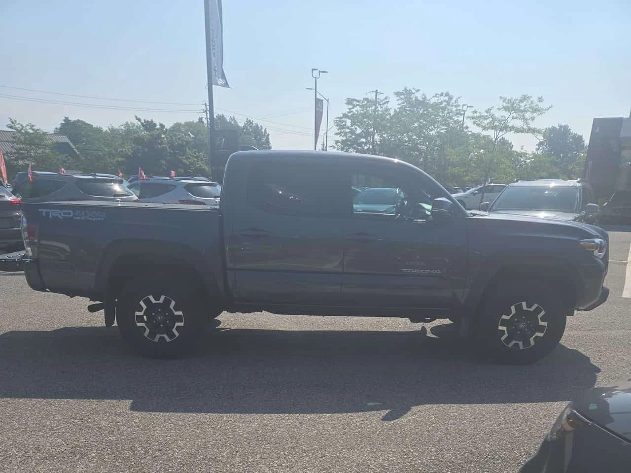 Toyota Tacoma * 4x4 Double Cab SB * CARFAX * ОПЦИЯ ЗА ФИНАНСИРАН, снимка 3 - Автомобили и джипове - 55326837