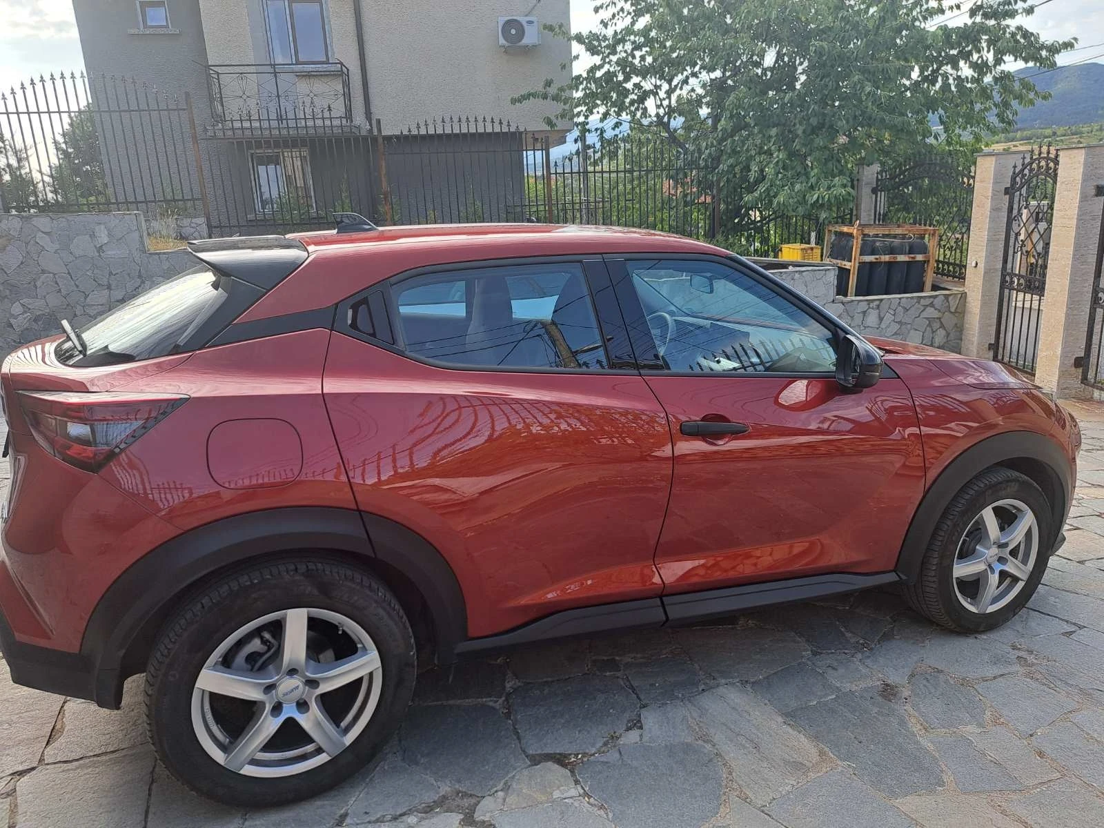 Nissan Juke 1.6 хибрид, снимка 6 - Автомобили и джипове - 56255547