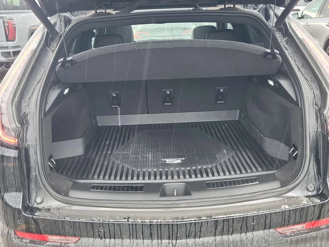 Cadillac XT4 AWD SPORT| HUD| PANO| ЗАДНА КАМЕРА| 2 КЛЮЧА| , снимка 13 - Автомобили и джипове - 56164677