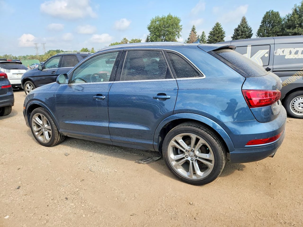 Audi Q3 2.0l Premium Plus, снимка 2 - Автомобили и джипове - 56348948